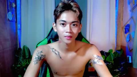 leemoreno18 online show from November 2025 08:13:02 AM