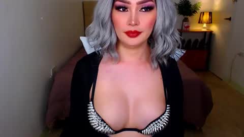 Snapshot of legendaryxqueen chatting on January 2025 09:22:02 AM UR ULTIMATE QUEEN SUSSIE BROWN online show from January 2025 09:22:02 AM