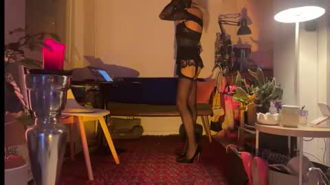 legsylegsinton online show from November 2025 12:20:01 AM