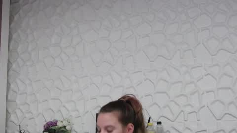leiahux online show from June 2026 04:08:01 AM