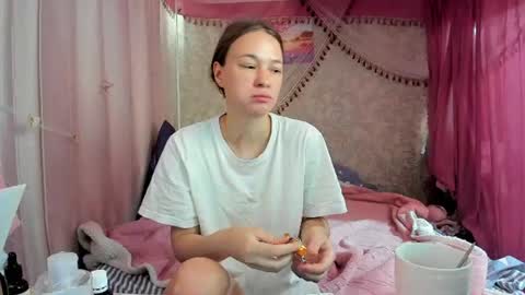 Snapshot of leila_bambi_ chatting on July 2026 01:54:01 AM leila_bambi_ online show from July 2026 01:54:01 AM