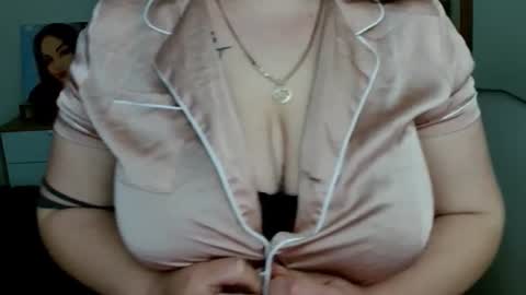 Snapshot of leila_beayte_ chatting on June 2026 05:45:02 AM Leila online show from June 2026 05:45:02 AM