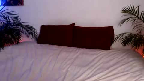 LEILA LUNA online show from August 2026 10:56:01 PM