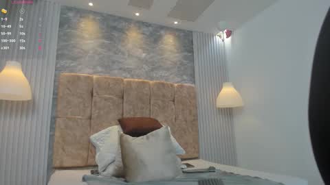 leilapons online show from November 2025 07:03:01 PM