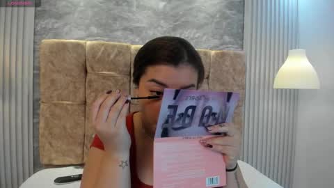 leilapons online show from November 2025 04:34:02 PM