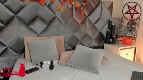 Leizathompson online show from October 2025 10:40:01 PM