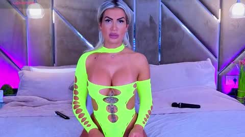 Snapshot of lellie_ chatting on September 2025 05:27:01 PM Carlaa online show from September 2025 05:27:01 PM