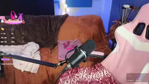 Junie 3 online show from November 2025 07:47:02 PM