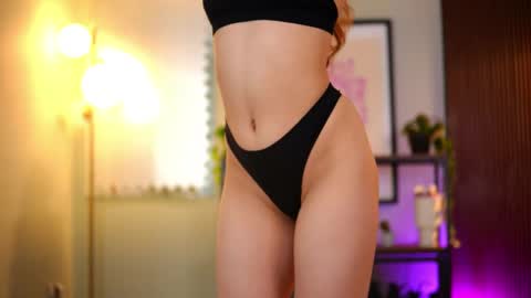 Lena Laurent online show from May 2026 11:18:01 AM