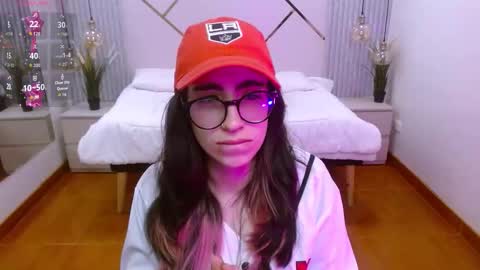 Lena online show from November 2025 01:18:02 PM