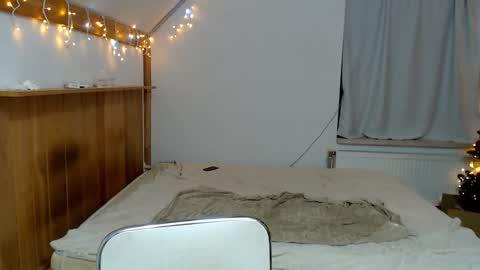 Snapshot of leo_and_lori chatting on January 2025 11:49:02 PM Leo and Lori online show from January 2025 11:49:02 PM