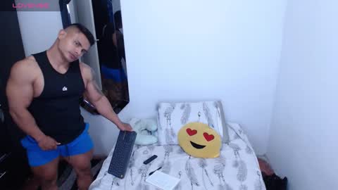 Snapshot of leo_muscleboy chatting on February 2025 10:58:01 PM Leo online show from February 2025 10:58:01 PM