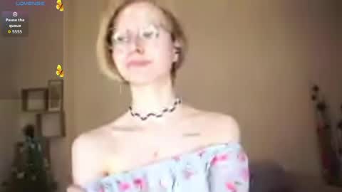 Hello Im Roxy Im just starting my journey here so lets get acquainted online show from April 2026 07:29:01 PM