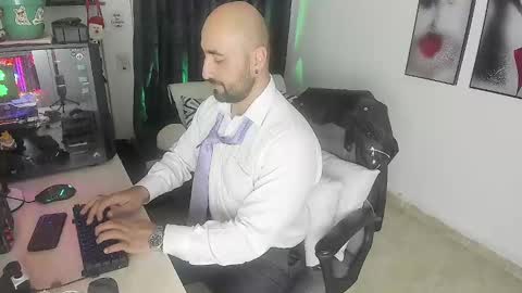 Snapshot of leon_1717 chatting on December 2024 10:13:01 PM Leon online show from December 2024 10:13:01 PM
