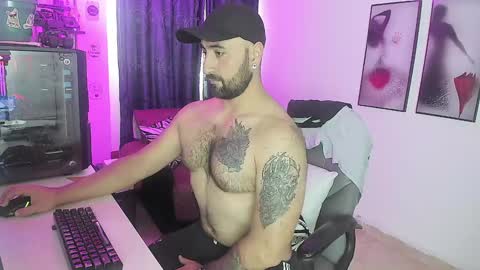 Snapshot of leon_1717 chatting on January 2025 04:06:02 PM Leon online show from January 2025 04:06:02 PM