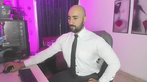 Snapshot of leon_1717 chatting on January 2025 12:29:01 PM Leon online show from January 2025 12:29:01 PM