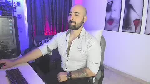 Snapshot of leon_1717 chatting on January 2025 10:01:02 PM Leon online show from January 2025 10:01:02 PM