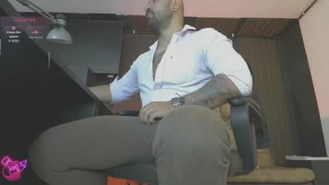Snapshot of leon_1717 chatting on May 2026 06:50:02 PM Leon online show from May 2026 06:50:02 PM