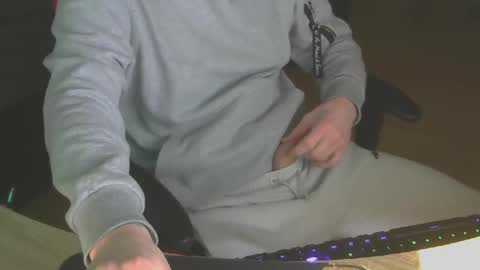 Snapshot of leon_97 chatting on February 2025 03:49:02 PM Lele 97 online show from February 2025 03:49:02 PM