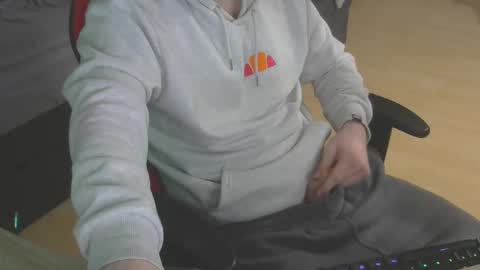 Snapshot of leon_97 chatting on February 2025 01:05:02 AM Lele 97 online show from February 2025 01:05:02 AM