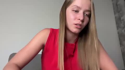 Snapshot of leona_grand chatting on June 2026 01:04:01 PM Emma online show from June 2026 01:04:01 PM