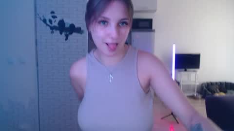 Leonaalove online show from April 2026 11:22:02 AM