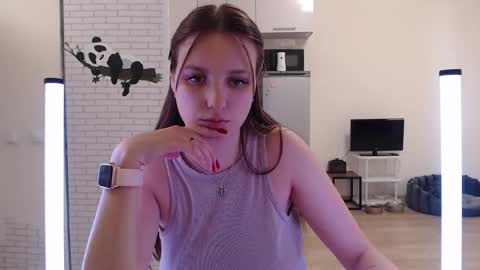 Leonaalove online show from April 2026 08:10:01 AM