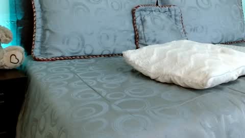 LUCY online show from January 2025 10:43:01 PM