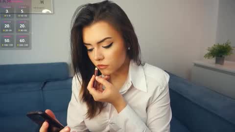 Mia online show from October 2025 09:02:01 AM