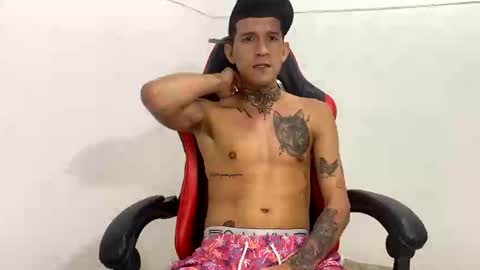 Snapshot of leonardo_twinks chatting on October 2025 06:03:02 AM Leonardo Adams online show from October 2025 06:03:02 AM