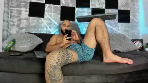 Snapshot of leonidas_k18 chatting on June 2026 03:53:02 AM ANDRES online show from June 2026 03:53:02 AM
