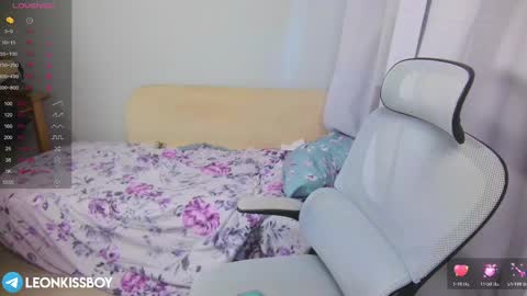 leonkissboy online show from April 2026 10:05:02 AM