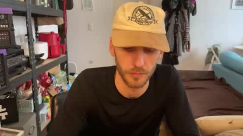 Leon online show from November 2025 01:36:02 PM