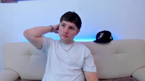 Leo  online show from October 2025 09:03:01 PM