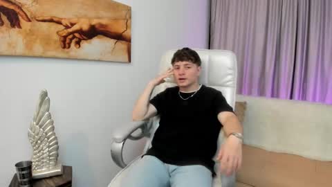 Leo  online show from November 2025 04:34:01 AM