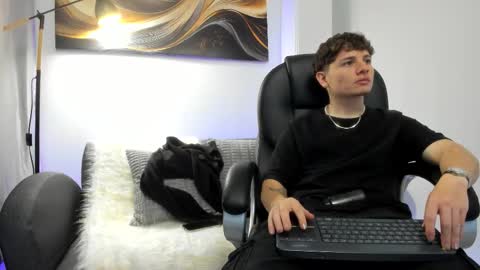 Leo  online show from November 2025 04:55:01 AM