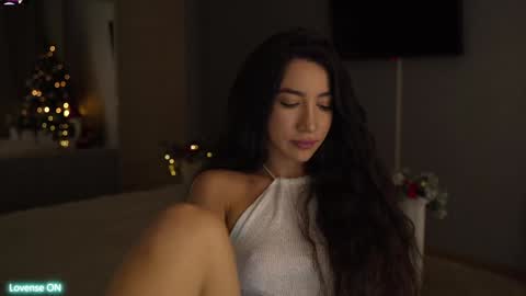 Snapshot of leoramallis chatting on December 2024 04:17:01 PM Leora online show from December 2024 04:17:01 PM