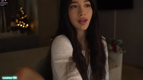 Snapshot of leoramallis chatting on December 2024 04:21:02 PM Leora online show from December 2024 04:21:02 PM