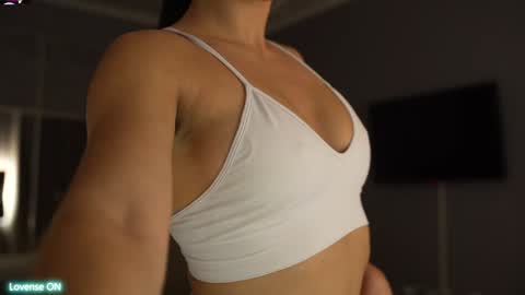 Snapshot of leoramallis chatting on December 2024 04:03:02 PM Leora online show from December 2024 04:03:02 PM