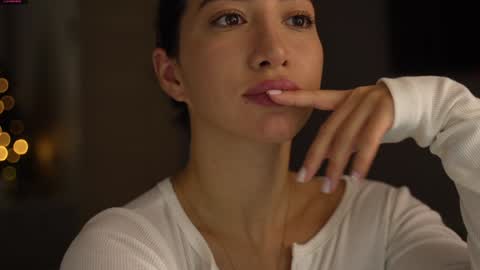 Snapshot of leoramallis chatting on December 2024 04:40:02 PM Leora online show from December 2024 04:40:02 PM