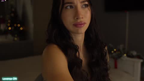 Snapshot of leoramallis chatting on December 2024 04:04:01 PM Leora online show from December 2024 04:04:01 PM