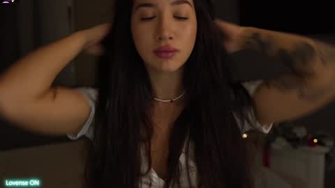 Snapshot of leoramallis chatting on January 2025 02:19:01 PM Leora online show from January 2025 02:19:01 PM