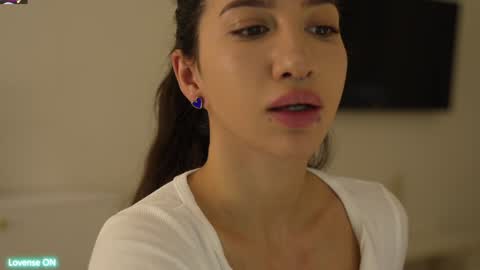 Snapshot of leoramallis chatting on January 2025 04:52:02 PM Leora online show from January 2025 04:52:02 PM