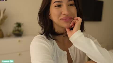 Snapshot of leoramallis chatting on February 2025 04:31:01 PM Leora online show from February 2025 04:31:01 PM