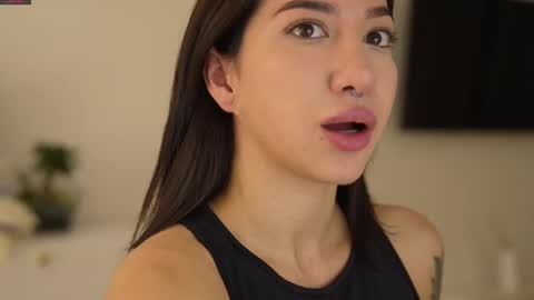 Snapshot of leoramallis chatting on February 2025 04:46:02 PM Leora online show from February 2025 04:46:02 PM