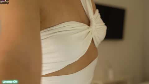 Snapshot of leoramallis chatting on February 2025 04:10:02 PM Leora online show from February 2025 04:10:02 PM