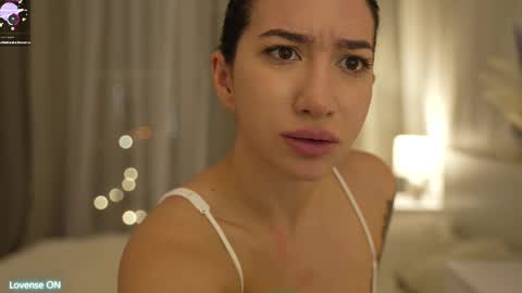 Snapshot of leoramallis chatting on March 2025 08:09:02 PM Leora online show from March 2025 08:09:02 PM