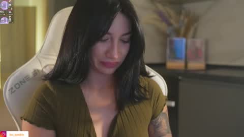 Snapshot of leoramallis chatting on October 2025 05:12:02 PM Leora online show from October 2025 05:12:02 PM