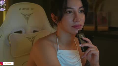 Leora online show from November 2025 05:19:01 PM