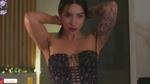 Leora online show from November 2025 05:22:01 PM